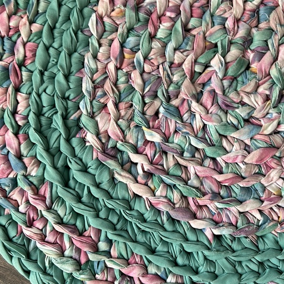 Teal and mauve/pink hand-crafted rag rug - Picture 2 of 2